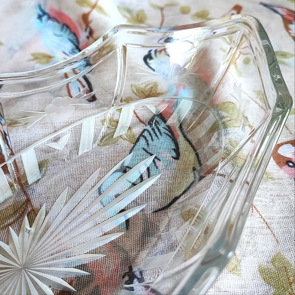 Etched Glass Frosted Vintage Scalloped Edge Elegant Relish Serving Dish - Picture 7 of 9